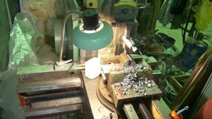 Изготовление грузов для твердомера на строгальном станке (строгаем пазы)