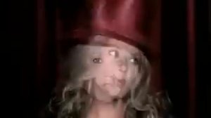 У губ твоих конфетный,  конфетный вкус...