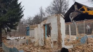 Снос старого дома
