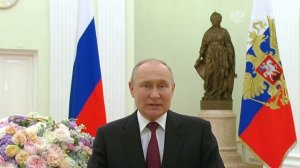 Владимир Путин поздравил женщин России с Международным женским днём