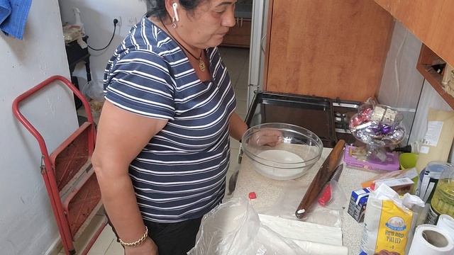 приготовила трубочки со слоенного теста смотреть онлайн