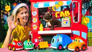 Мокас в гостях у Шоколадки! Игры в машинки для детей на детской площадке - Как мама