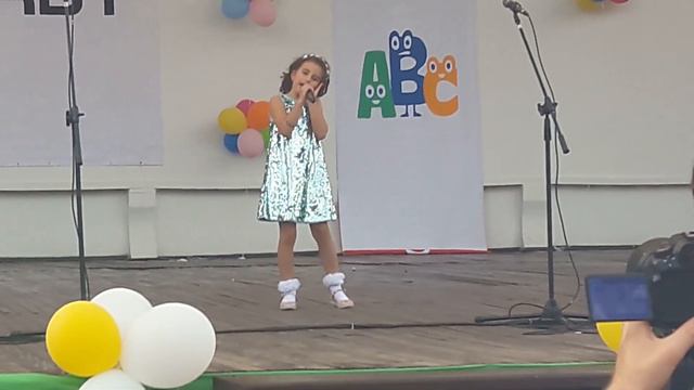 Я влюбилась в крокодила поёт Сосмина Кристина смотреть онлайн