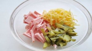 Салат с колбасой и сыром