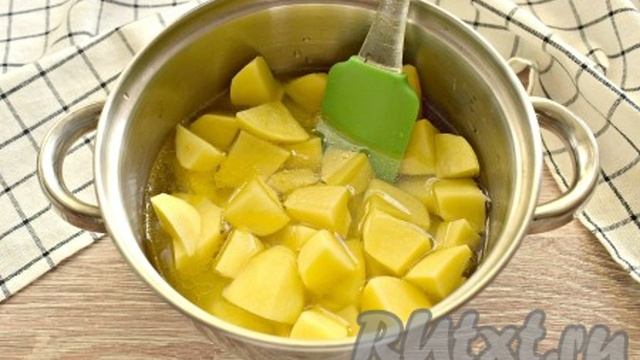 Картошка, тушёная с консервированной фасолью