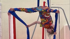 Воздушная гимнастика на полотнах для детей в «Любифитнес». Даниэль Акимова, 10 лет.
