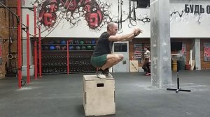 Берпи с прыжком через тумбу