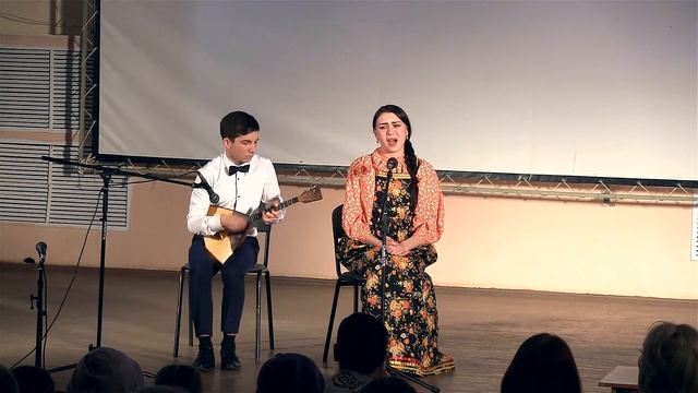 "На улице дождик", (русская народная песня под балалайку). Екатерина Фролова, балалайка-Илья Коннов
