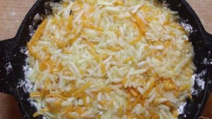 Насыпной пирог с тыквой и яблоками