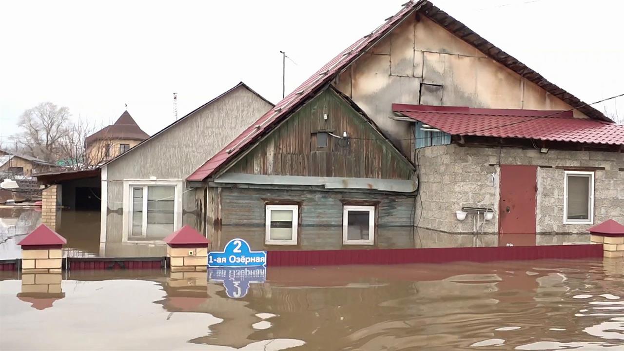 Уровень воды в реке Урал в районе Оренбурга значительно превысил критическую отметку