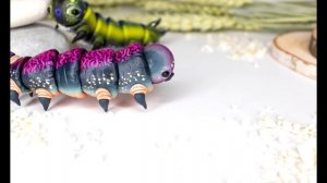Шарнирная гусеница из полимерной глины. Articulated caterpillar made of polymer clay.