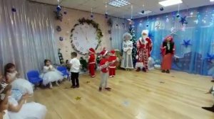 Танец дед морозиков