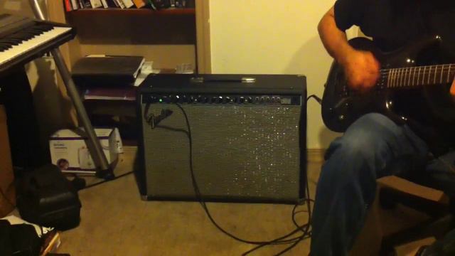 Fender Ultimate Chorus sound test смотреть онлайн