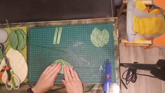 Интерьерная роза из изолона. Часть 2. Листья чашелистики. Полная сборка