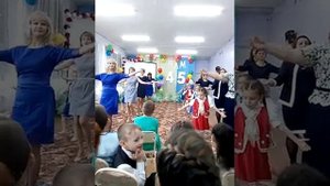 Танец детей и воспитателей на юбилей детского сада Валдгейм