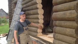 Установка металлической двери в деревянном доме.
