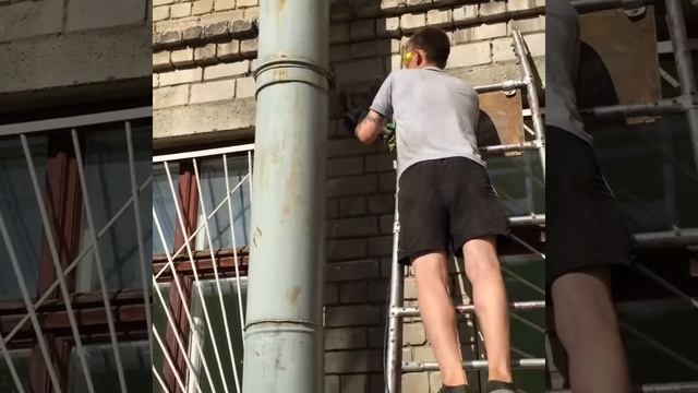 Демонтаж вентиляционной трубы.