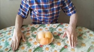 Приготовил фруктовый лёд из сока.