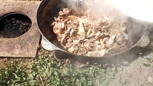КАЗАХСКИЙ АУЛ. НАСТОЯЩИЙ КУЫРДАК НА ЗЕМЛЕ. У ЖЕГЖАТА В ГОСТЯХ. СТРИЖКА БАРАН. КАК ЖИВУТ ЛЮДИ