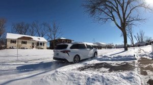 Toyota Sienna 2022 XSE AWD Snow Test