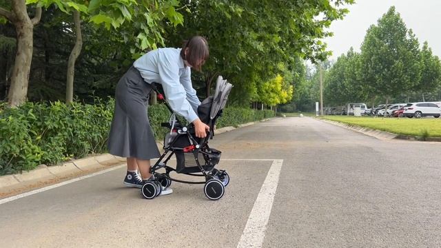 Детская коляска складывается одной рукой. #детскаяколяска #детскиетовары  www.smtstroller.com