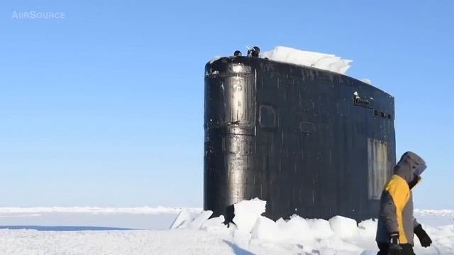 В Арктике сквозь льды всплыла американская атомная подлодка