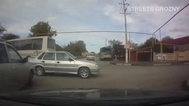 Грозный 2011 ?. Старопромысловское шоссе, 9я больница, 14я школа. Октябрь 2011г. #318 смотреть онлайн