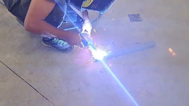 ? Делаем уличный турник и брусья своими руками. Спортивный уголок. Сварка + покраска + установка смотреть онлайн