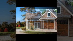 Обшивка фасада деревянным гонтом