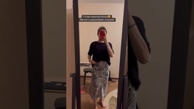 Угадайте из какого материала эта футболка? #вязанаяфутболка смотреть онлайн