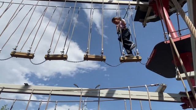 Қыздар ҚИЫН Кедергілерден Өтуде ??♀️веревочный мост @Aiaistep смотреть онлайн