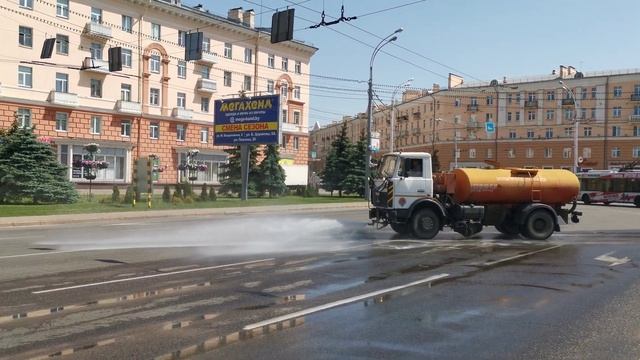 Полив улиц города смотреть онлайн