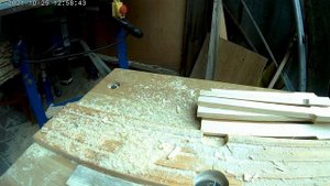 Рамки Дадан (боковые планки) ручным фрезером на самодельном столе