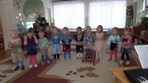 Песню "Я пеку, пеку, пеку" исполняют дети первой младшей группы №6 МБДОУ "ЦРР - д/с "Сказка"