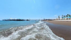 Прогулка по берегу моря