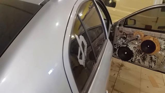 Шок!!! из ушей пошла кровь :Первый раз сижу в такой громкой валящей тачке 150db смотреть онлайн