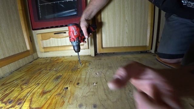 Расслоение пола в автодоме. Как найти? Как ремонтировать? смотреть онлайн