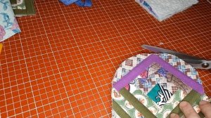 Прихватки рукавицы в технике печворк "изба ".  Идея подарка для начинающих. Использую готовые блоки