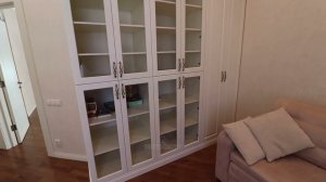Книжный шкаф в домашнем кабинете