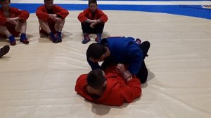 Самбо. Переход на удержание из положения между ног с захватом  руки под спиной.