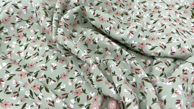 Воздушное платье из плательного крепа фисташкового цвета