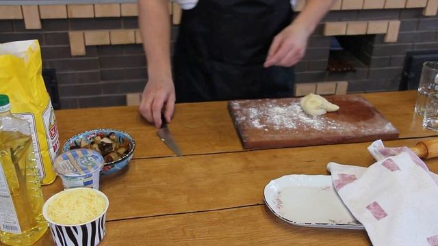 Пельмени ручной лепки в сметане, из русской печи