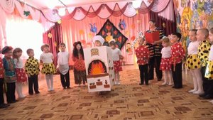 Песня "Пироги"  и выход Печки.