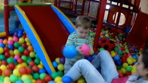 НАШ ПОХОД В ИГРОВУЮ КОМНАТУ " КАПИТОШКА". ЧАСТЬ 1. СМОТРИТЕ С НАМИ.