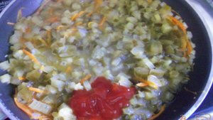 Суп фасолевый с солеными огурцами