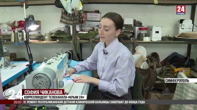 Волонтёры и школьники Крыма шьют «Синие платочки» для бойцов спецоперации