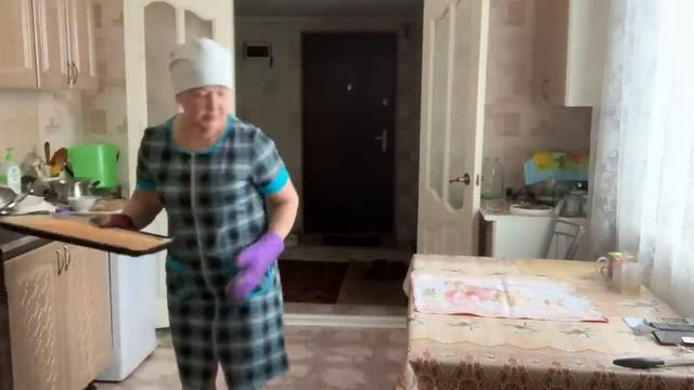 С праздником Весны//.......продолжение Дела домашние//Бисквитный рулет всегда выручает// смотреть онлайн