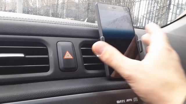 Крепление держатель для смартфона в автомобиль