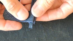 Как сделать кожаную кисточку из мелких обрезков.