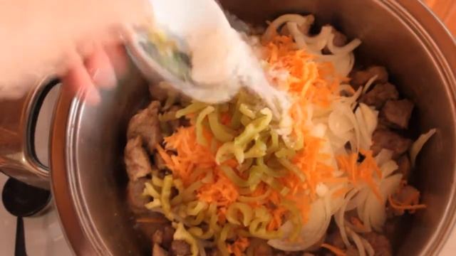 ГУЛЯШ ИЗ СВИНИНЫ С ПОДЛИВКОЙ .РЕЦЕПТ  ВКУСНЕЙШЕЙ ПОДЛИВКИ.